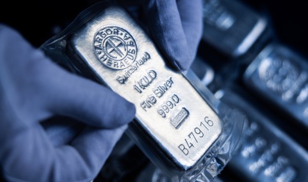 Промышленные применения будут поддерживать тенденцию к повышению в серебре