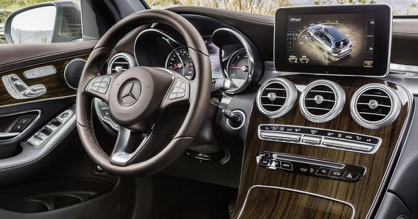 Владельцы автомобилей Mercedes подали в суд на треск деревянную обрезку