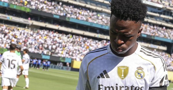 Алонсо помахал пальцем Винни Джуниора