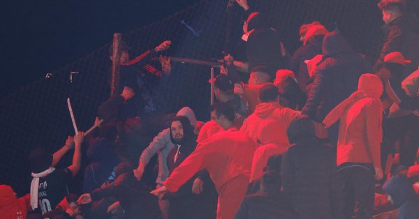 Трагедия! Три человека были убиты, а более 200 получили ранения в столкновениях между поклонниками матча