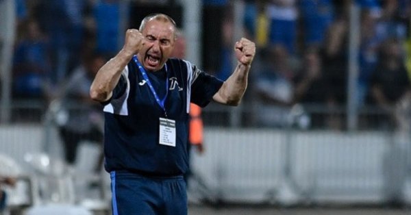 Gyoztepe и Murray Stoilov готовит две сушеную трансферы