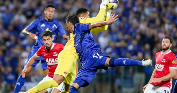 Левски силен сзади, но в атаке это громоздкий