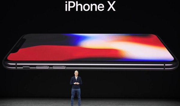 Apple начинает 3-летнюю трансформацию iPhone с новыми моделями и технологиями