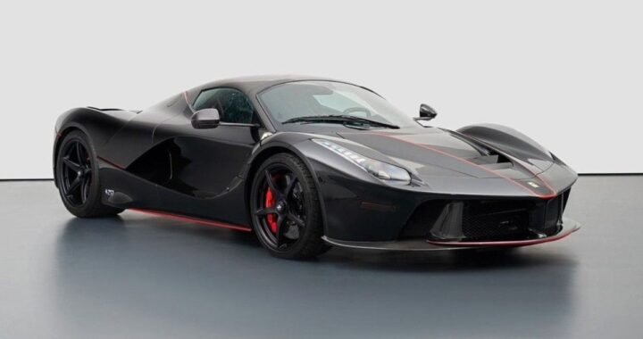Почти новый Ferrari Laferrari Aperta пугает свою цену