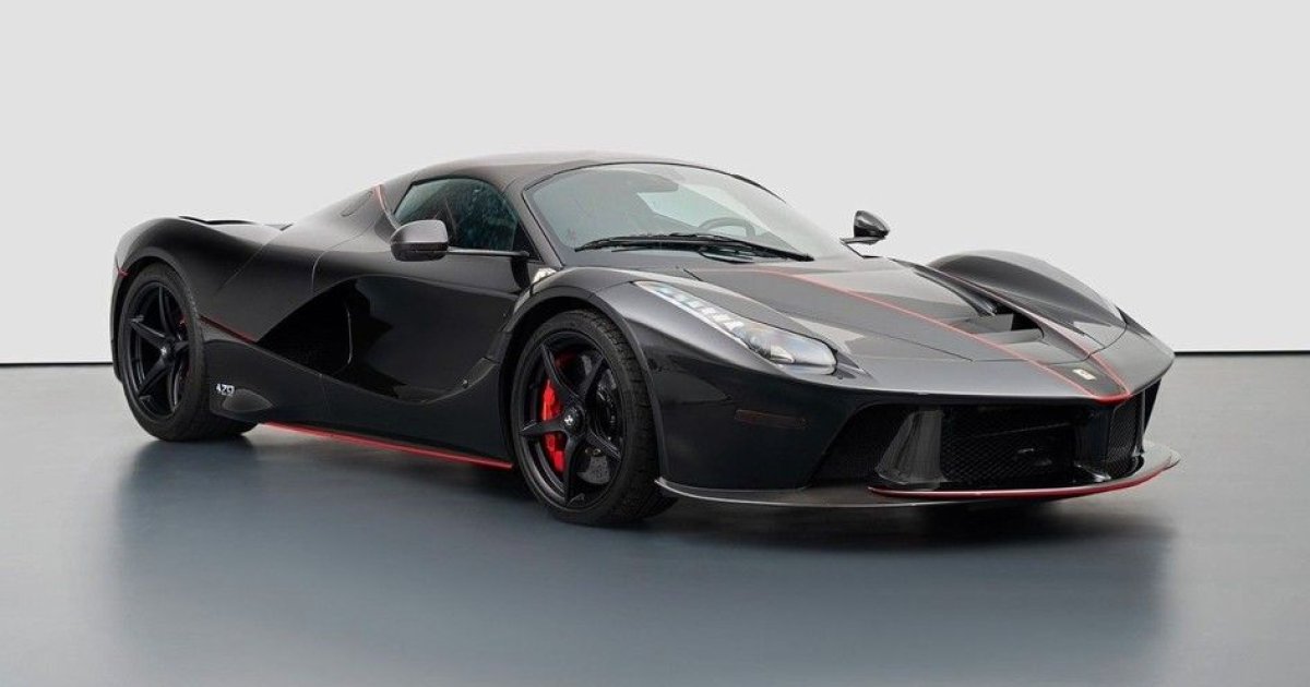 Почти новый Ferrari Laferrari Aperta пугает свою цену