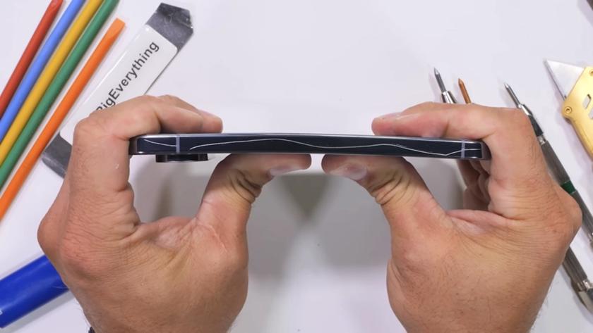 Pixel 10 Pro XL не сгибается, не тает, но боится скальпеля: блогер JerryRigeveryThing проверил силу флагмана Google