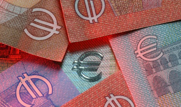 Евро сообщает о своей самой слабой неделе с 2022 года