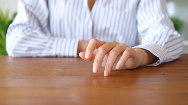 Если вас раздражает бесцельные движения, вы можете страдать ... Мизокинезия