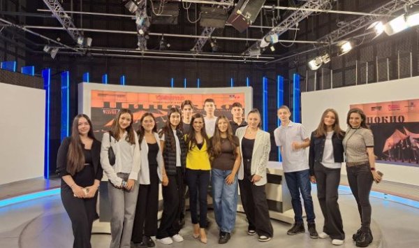 Студенты старших классов вошли в мир новостей Болгарии на эфире и Bloomberg TV Bulgaria