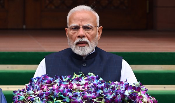 50% таможенных обязанностей для Индии вступают в силу и встряхивают прочные отношения с Соединенными Штатами