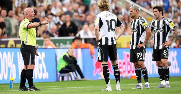 Гордон публично извинился за красную карту против Ливерпуля