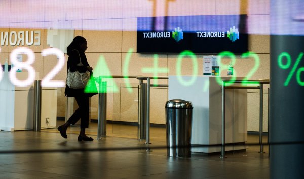 Защита управляет индексами ЕС, в то время как обязанности поступают в лекарства и автомобили