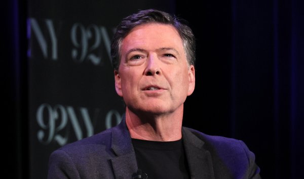 Бывший директор ФБР в баре мошенничества - Трамп запускает кампанию возмездия