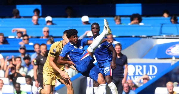 Челси отрицал предложения для Андре Сантоса