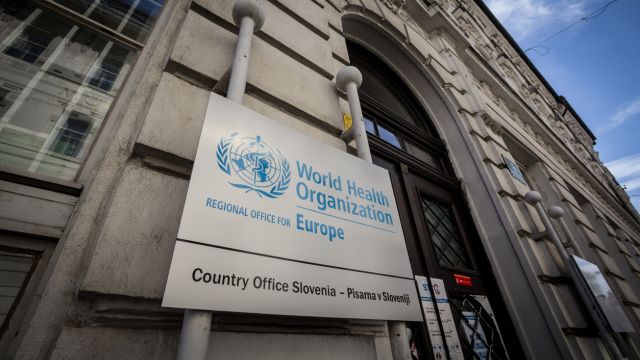 Эмма и ВОЗ отмечают десять лет сотрудничества, чтобы улучшить глобальный доступ к лекарствам