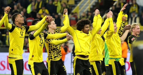 Дортмунд с четвертой победой подряд
