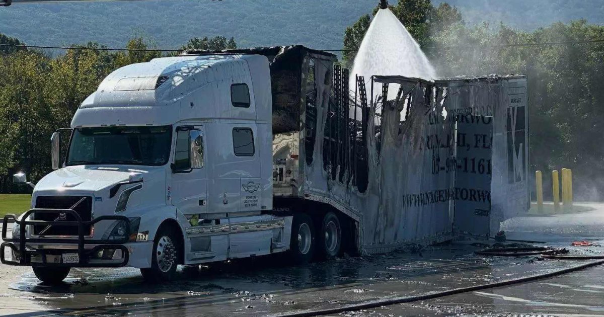 Supercoli за 1,5 миллиона долларов сгорел на авто