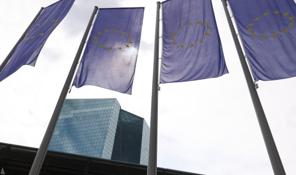 ECB не снизит больше процентных ставок, инфляция останется на уровне 2%, по словам экономистов.