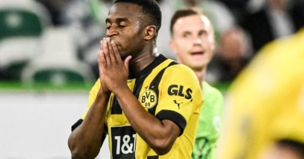 Мукоко лжет? Ей действительно 20 лет?