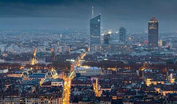 Профессор Крастева: неудачным голосованием недоверия во Франции было «Харакири на французском языке»