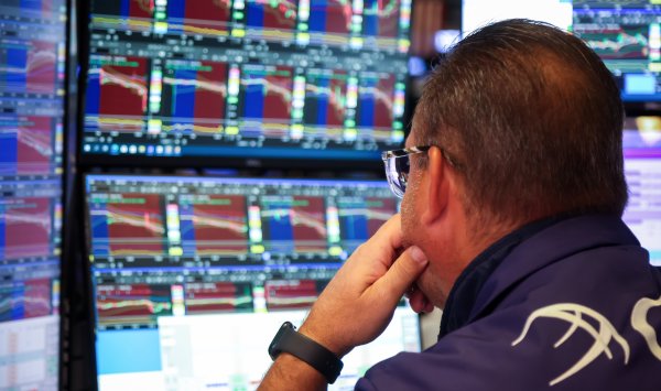 Deutsche Bank: инвесторы снижают подверженность рекордной ставке долларов