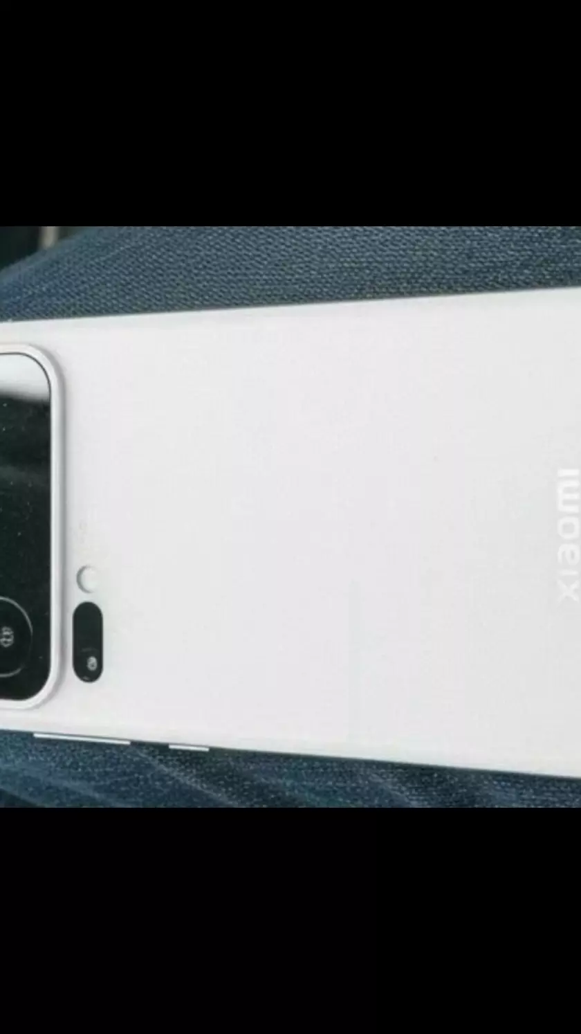 Качественные фотографии Xiaomi 16 Pro Max появились в сети - возвращается дополнительный экран?