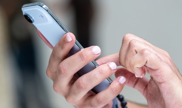 Apple представила самый тонкий iPhone в своей истории за 999 долларов