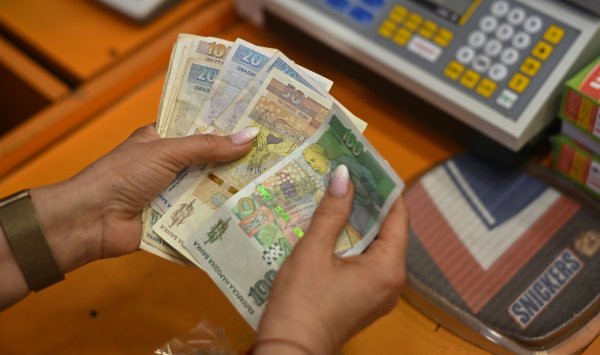 Неизбежно ли повышать налоги в Болгарии? Мы спросили экспертов