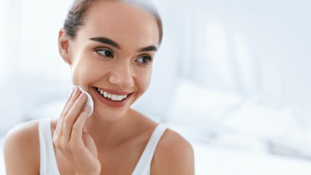 Хамамелис делает кожу здоровой и сияющей