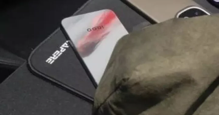 IQOO 15 получит экран яркости в 6000 NIT и до трех датчиков света (+ первые настоящие фотографии)