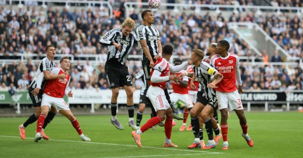 Поздний поворот принес успех Арсенала Парка Сент -Джеймс