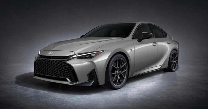 Lexus изменил седан и снял двигатель V8