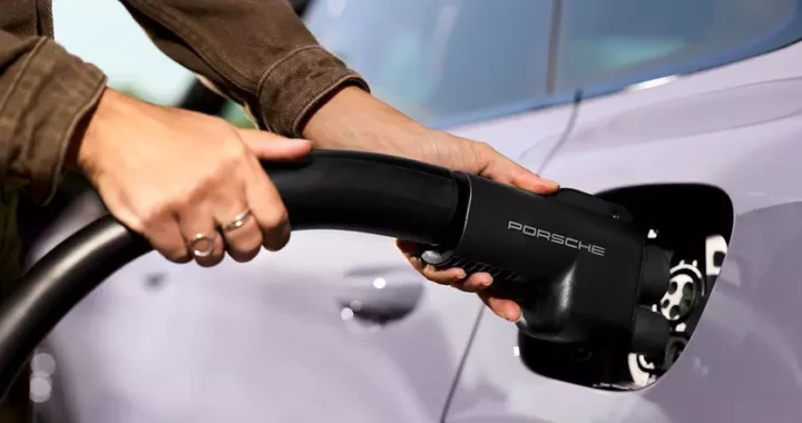 Американские версии электромобилей Audi и Porsche имеют доступ к сети Tesla Supercharger