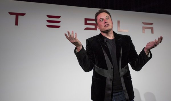 Тесла предлагает беспрецедентное вознаграждение в размере 1 триллиона долларов на мускус