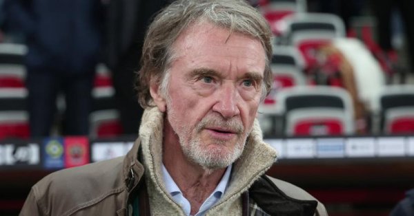 Большой босс приходит для разговоров с Рубеном Амороме