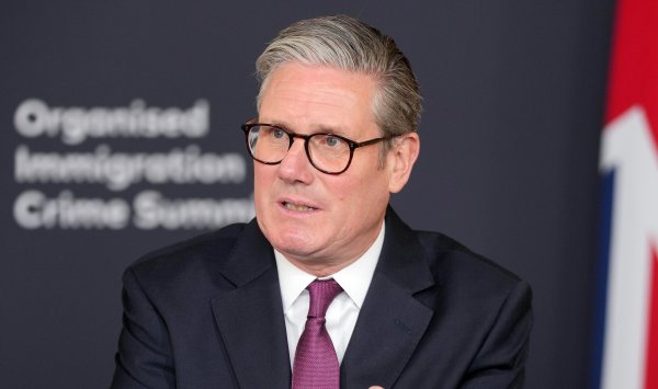 Британия вводит цифровые идентификационные карты для контроля границ