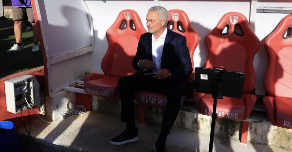 Хосе Моуринью вернулся в Португалию с громкой победой