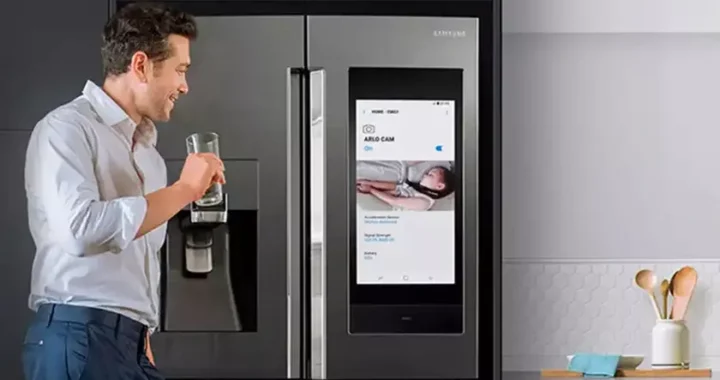 «Черное зеркало» на вашей кухне: холодильники Samsung начали показывать рекламу