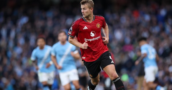 United Defender расстался со своей женой из -за карт Таро + Фотографии