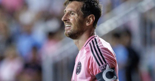 Лео Месси не перестает сиять — забил 37 голов!