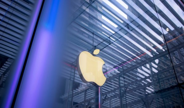 Apple планирует поисковую систему AI для Siri, чтобы конкурировать с OpenAI и смущением