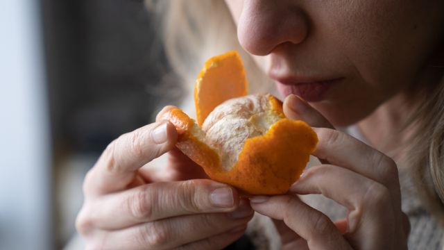 Потеря обоняния может заманить болезнь Альцгеймера