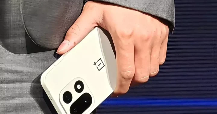 OnePlus 15 показал официальный — смартфон для геймеров с экраном 165 Гц и собственным чипом для ускорения графики