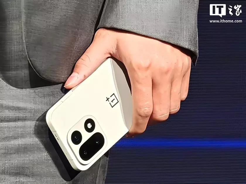 OnePlus 15 показал официальный - смартфон для геймеров с экраном 165 Гц и собственным чипом для ускорения графики