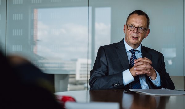 Дания должен рассмотреть возможность принятия евро, сказал глава центрального банка