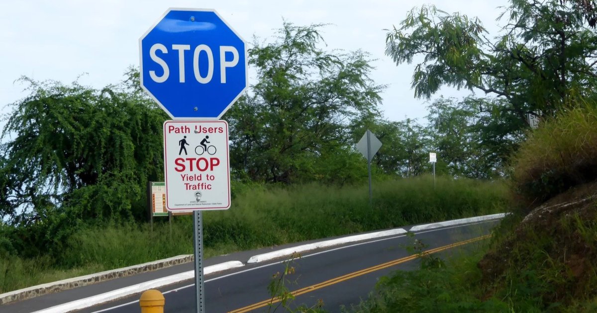Вы знаете, что означает синий знак "Stop"?