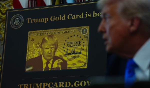 Трамп сформировал позолоченную эру иммиграции в США с платой в размере 100 000 долл. США за визу H-1B