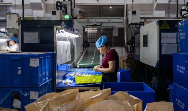 Китай наводнит мир дешевыми экспортными товарами после введения обязанностей Трампа