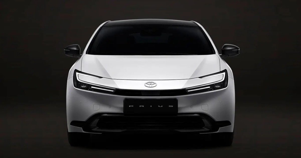 4x4 и потребление 5 л/100 км: Toyota представила новую версию Prius