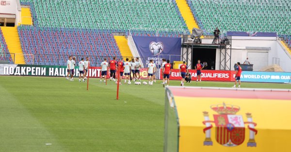 Достаточно с этим чрезмерным делом на испанцах! Мы можем победить их сегодня!